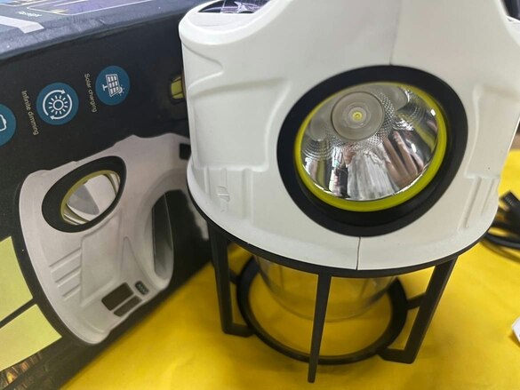Lampe de poche de charge solaire à LED